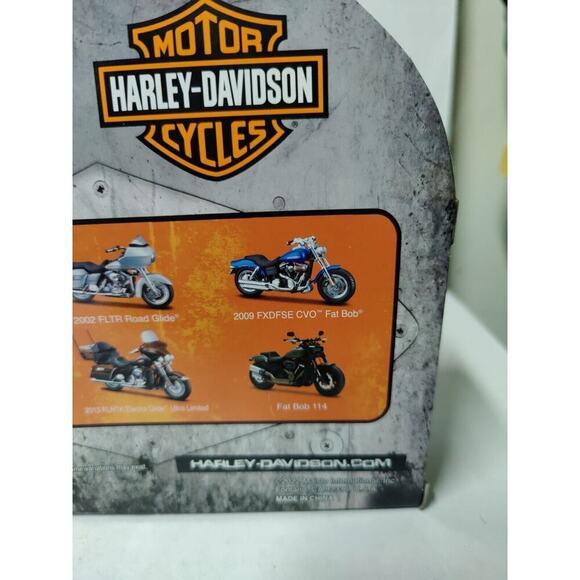 Harley-Davidson Motorcycles HD Custom Series 42 2009 FDXFSE CVO "Fat Bob" Blue - Picture 11 of 15